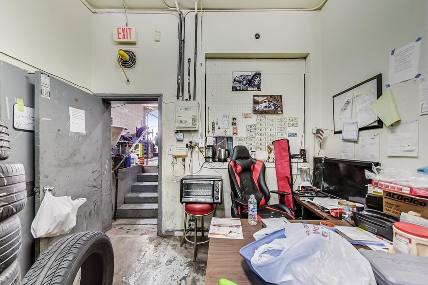 More Photos Of 2628-2634 W Touhy Ave, Chicago Storefront Retail Office For Sale