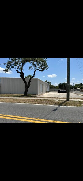 More Photos Of 1604 Olive St, Lakeland Industrial For Sale