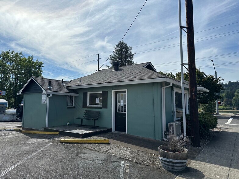 More Photos Of 1906 SE Monroe St, Portland Freestanding For Lease