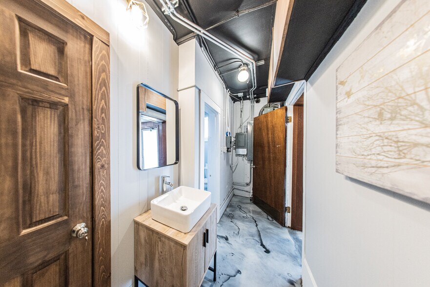 More Photos Of 1200 Broadway St, Paducah Office For Sale