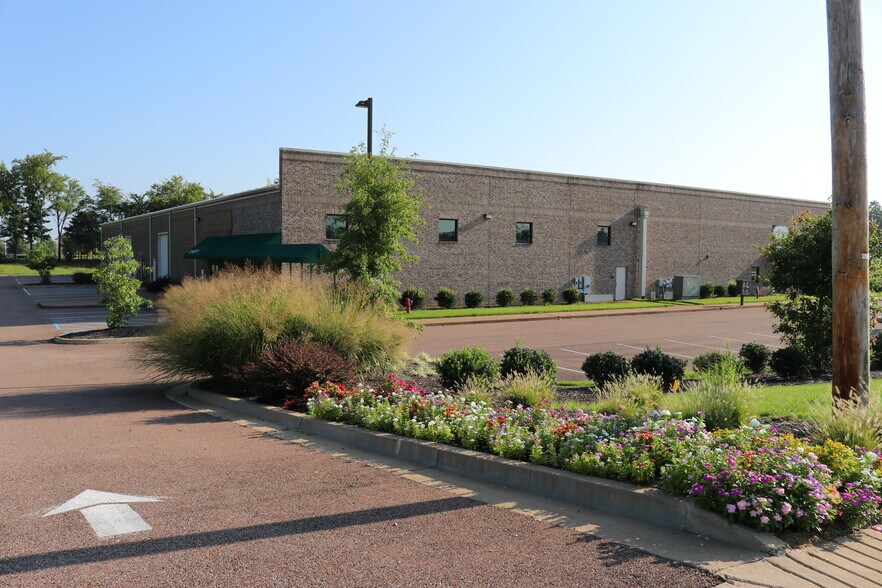 More Photos Of 8804 Caroma St, Olive Branch Flex For Lease