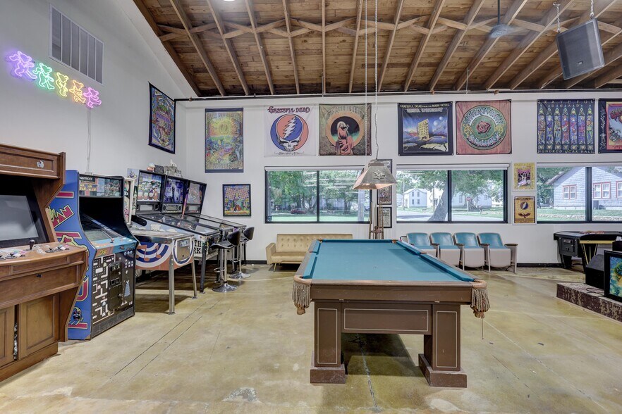 More Photos Of 102 S Wall Ave, Joplin Office For Sale