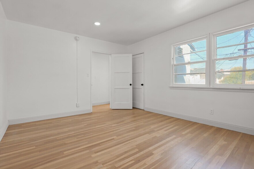 More Photos Of 4409 Victoria Park Dr, Los Angeles Apartments For Sale