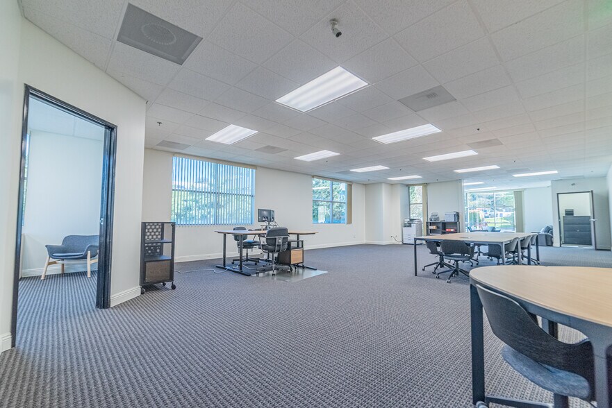 More Photos Of 100 Calle Iglesia, San Clemente Warehouse For Lease