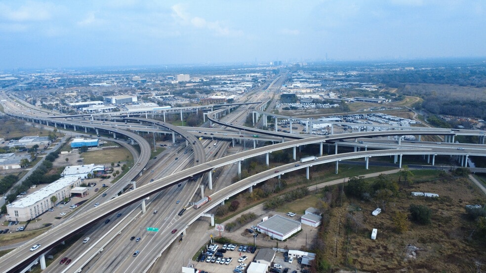More Photos Of 11023 Southwest Fwy, Houston Industrial For Sale