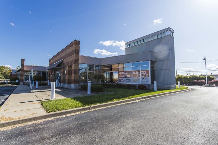 More Photos Of 900 Spring St, Jeffersonville Medical For Lease