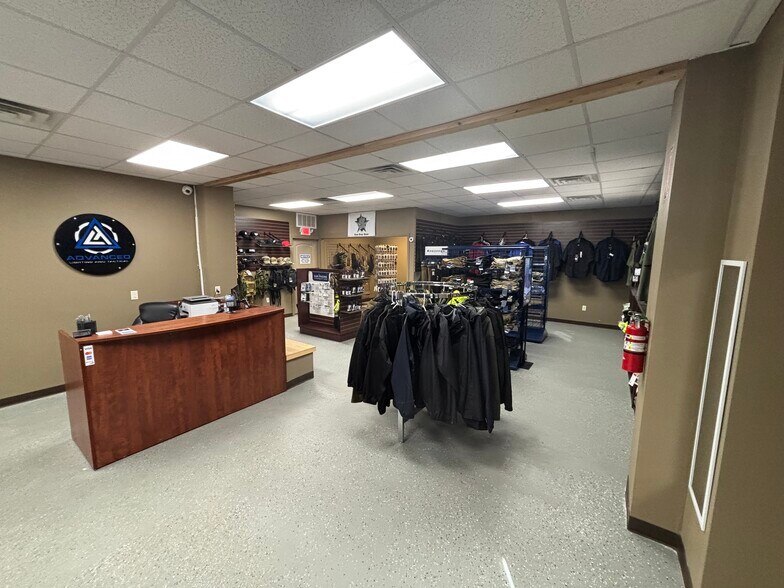 More Photos Of 7000 Crystal Hill Rd, North Little Rock Office For Sale