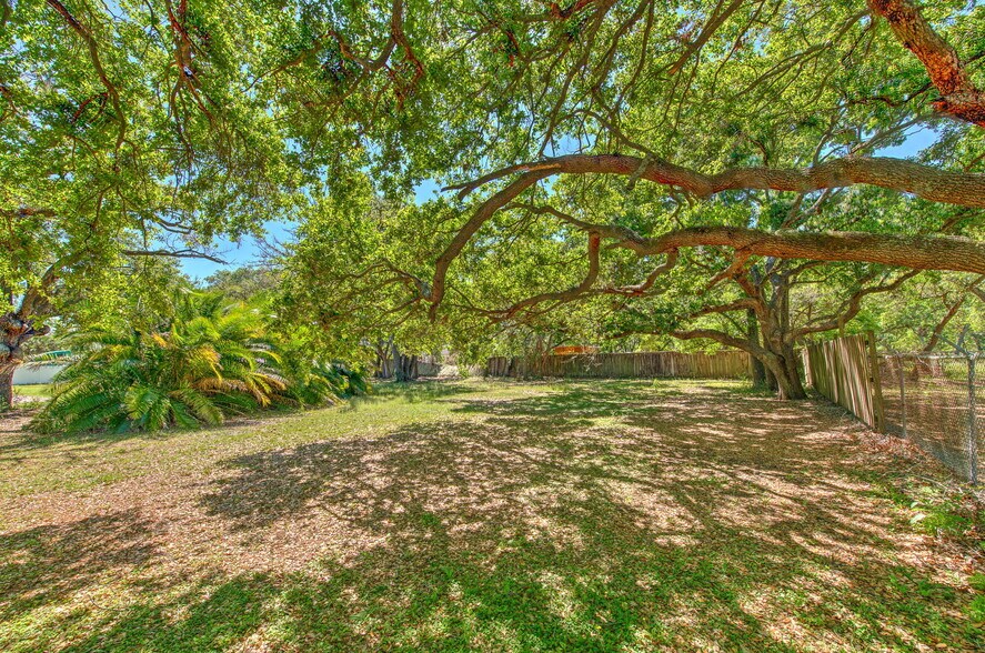 More Photos Of 5921 Causeway Blvd, Tampa Flex For Sale