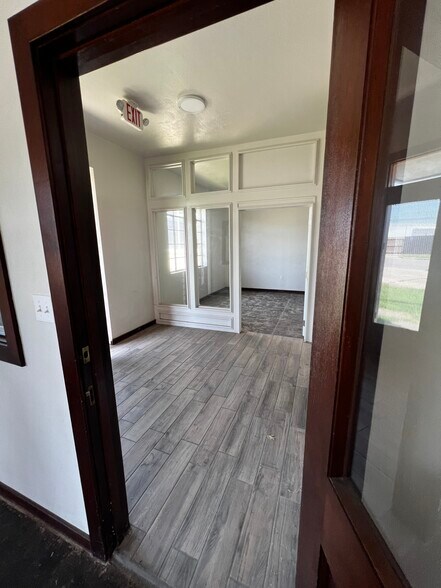 More Photos Of 1701 NW 5th St, Oklahoma City Warehouse For Sale