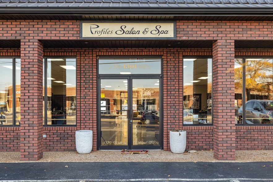 More Photos Of 1301 Chestnut St, Murray Flex For Sale