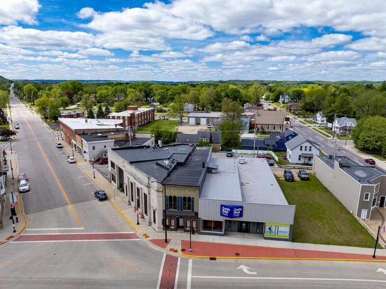 More Photos Of 102 W State St, Mauston Office For Sale