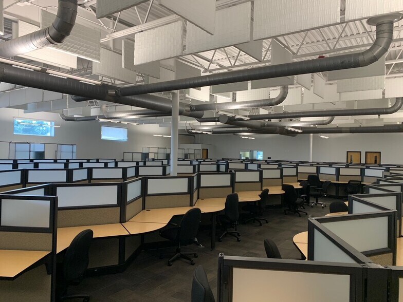 More Photos Of 4550 Town Center Blvd, Jeffersonville Office For Lease