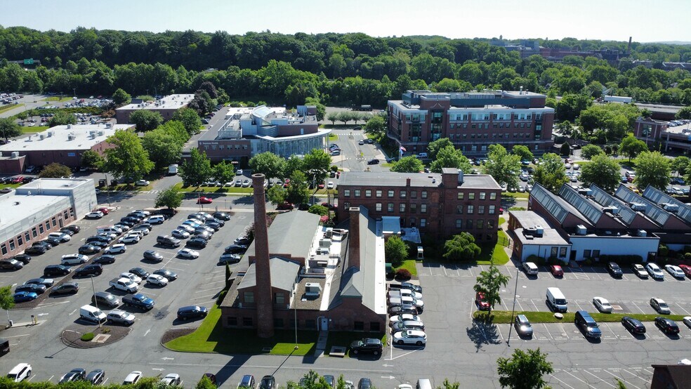 More Photos Of 354 Birnie Ave, Springfield Medical For Lease