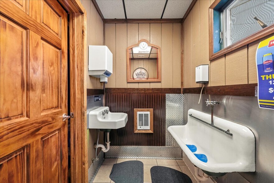 More Photos Of 750 Boulevard Ave, Dickson City Bar For Sale