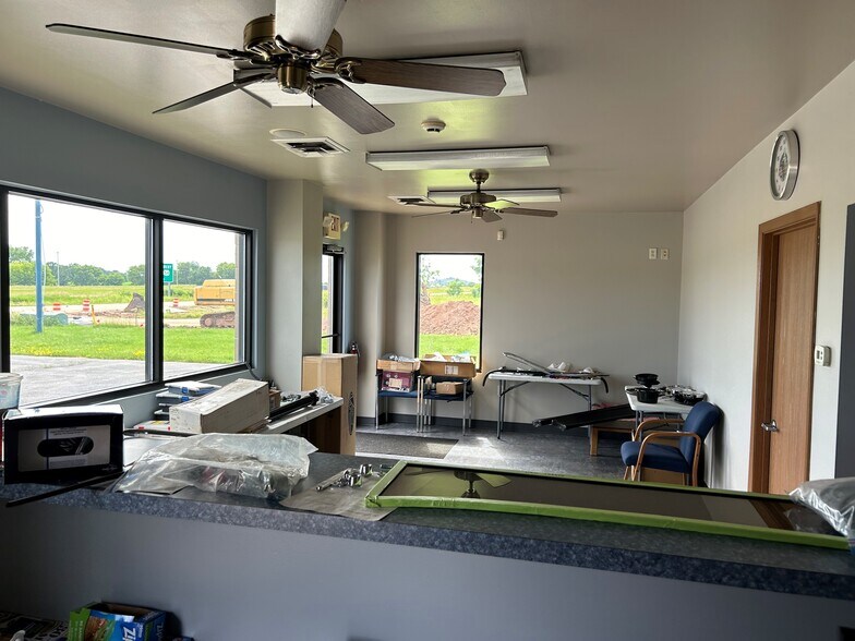 More Photos Of 2501 Runway Dr, Waupaca Auto Repair For Sale