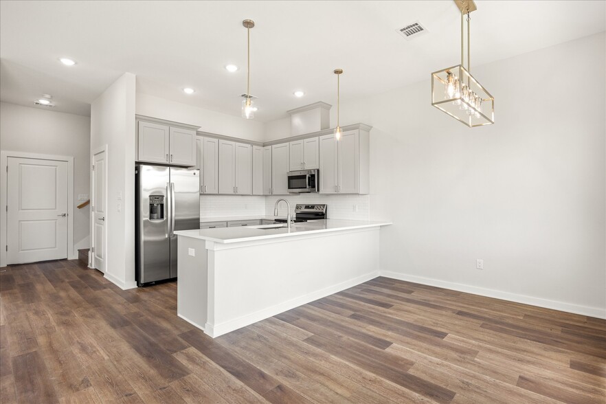 More Photos Of 710 N Sycamore St, Hico Apartments For Sale