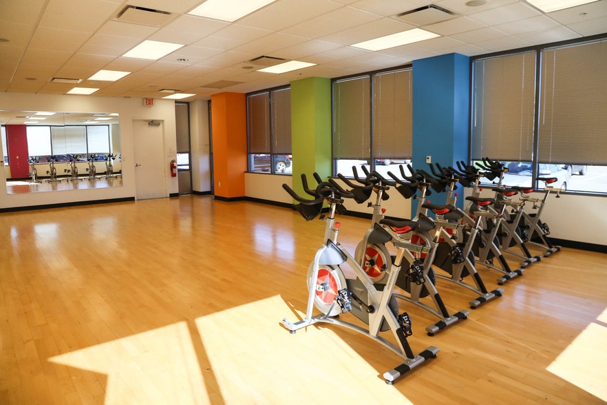 More Photos Of 1000 GSK Dr, Coraopolis Medical For Lease