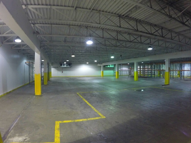 More Photos Of 501 NE 183 St, Miami Refrigeration Cold Storage For Sale