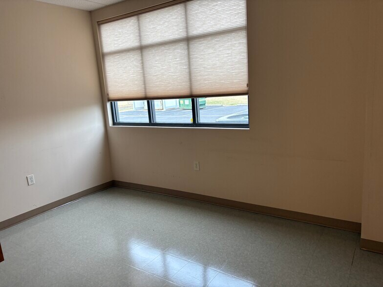 More Photos Of 11-17 Fallon Ave, Seaford Medical For Lease