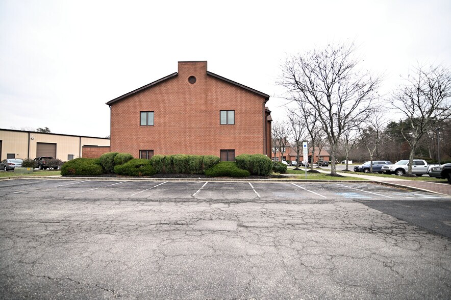 More Photos Of 6 Industrial Park, Waldorf Medical For Lease
