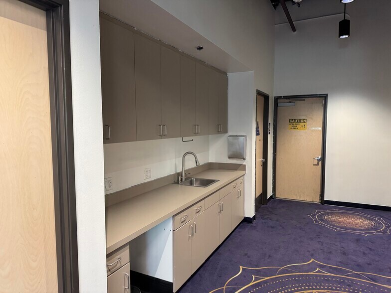 More Photos Of 21010 S Figueroa St, Carson Showroom For Sale