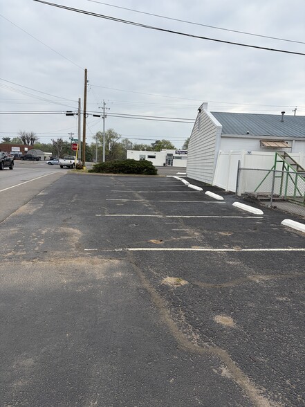 More Photos Of 1161 NW Broad St, Murfreesboro Office For Lease