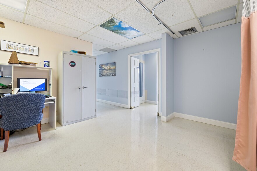 More Photos Of 2616 Sherwood Hall Ln, Alexandria Medical For Sale