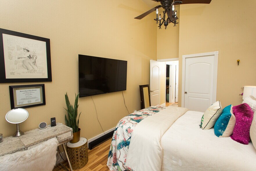 More Photos Of 45 S 9th Ave, Pensacola Office Residential For Sale