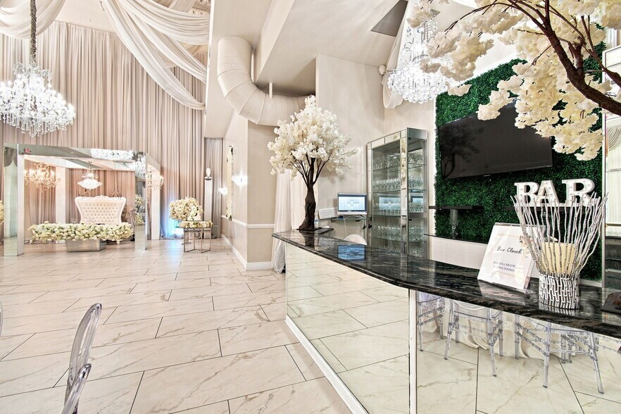 More Photos Of 7065 Westpointe Blvd, Orlando Medical For Sale