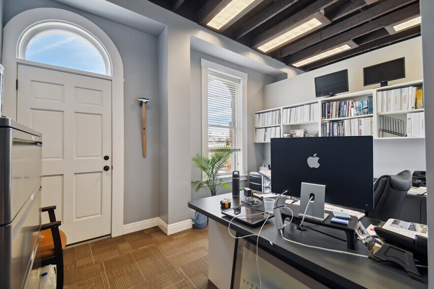 More Photos Of 1814 N 15th St, Tampa Office For Sale