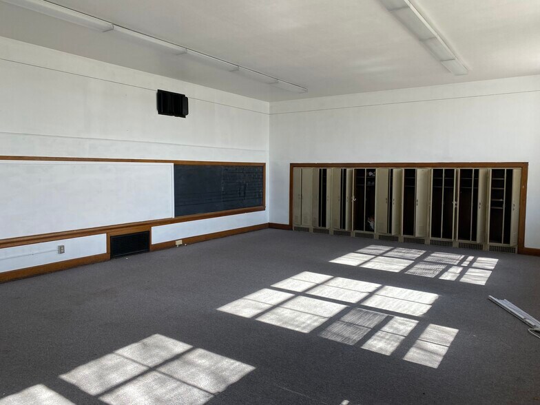 More Photos Of 719 S Fayette St, Washington Court House Flex For Sale