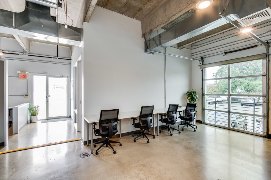 More Photos Of 3000 E Cesar Chavez St, Austin Office For Lease