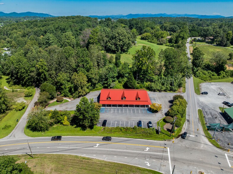 More Photos Of 271 Old Barn Rd, Hendersonville Medical For Sale