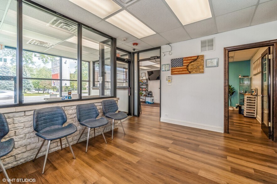 More Photos Of 3425 Dempster St, Skokie Office For Lease