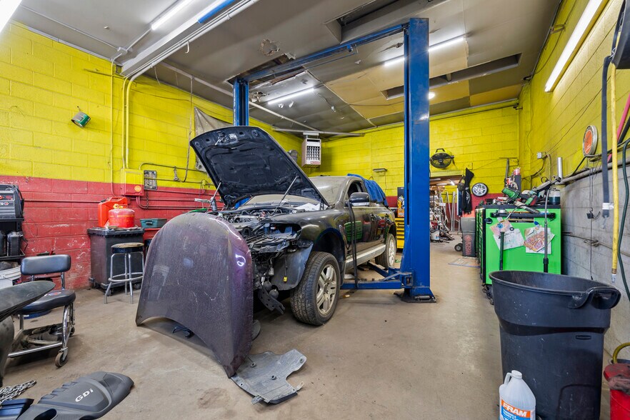 More Photos Of 4 S Main St, Longmont Auto Repair For Sale