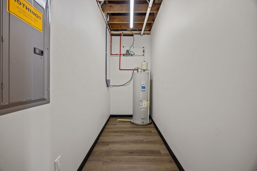 More Photos Of 207 S Garnett St, Henderson Flex For Lease