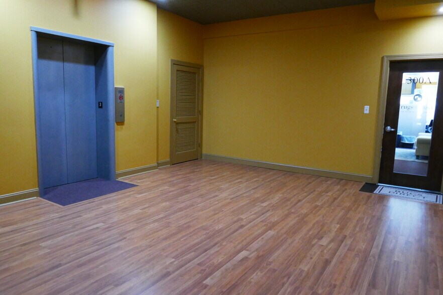 More Photos Of 9 N Loudoun St, Winchester Office For Sale