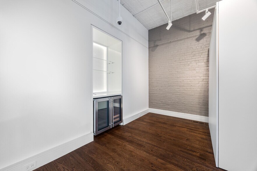 More Photos Of 1910 W North Ave, Chicago Storefront Retail Residential For Lease