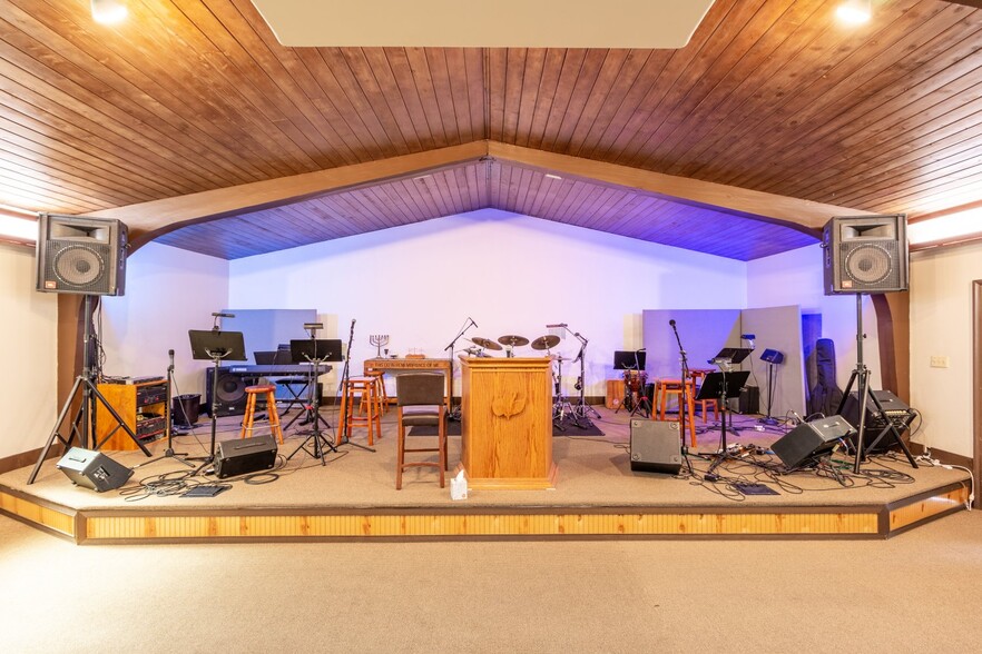 More Photos Of 10335 La Tuna Canyon Rd, Sun Valley Schools For Sale