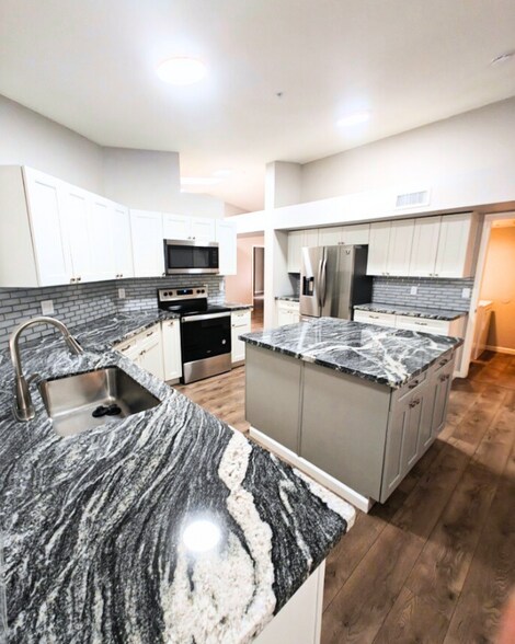 More Photos Of 4038 E Thistle Landing Dr, Phoenix Assisted Living For Lease