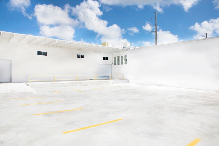 More Photos Of 1341 NW 22nd St, Miami Warehouse For Lease