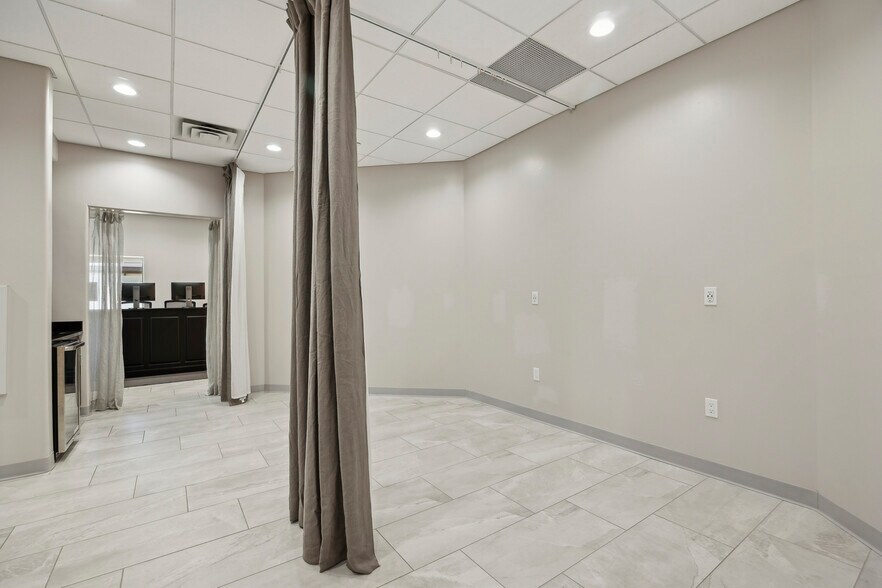 More Photos Of 4420 Valley View Rd, Edina Office For Lease