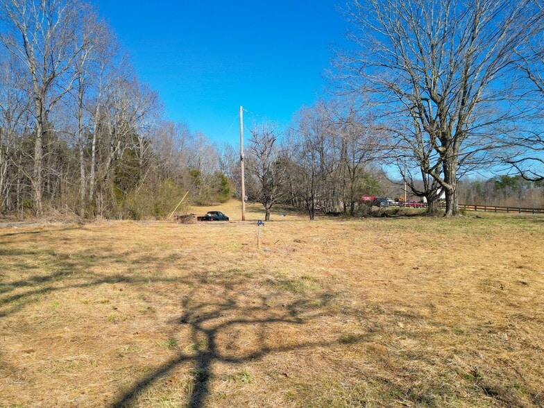 More Photos Of 2815 TN-49 Hwy, Charlotte Auto Repair For Sale