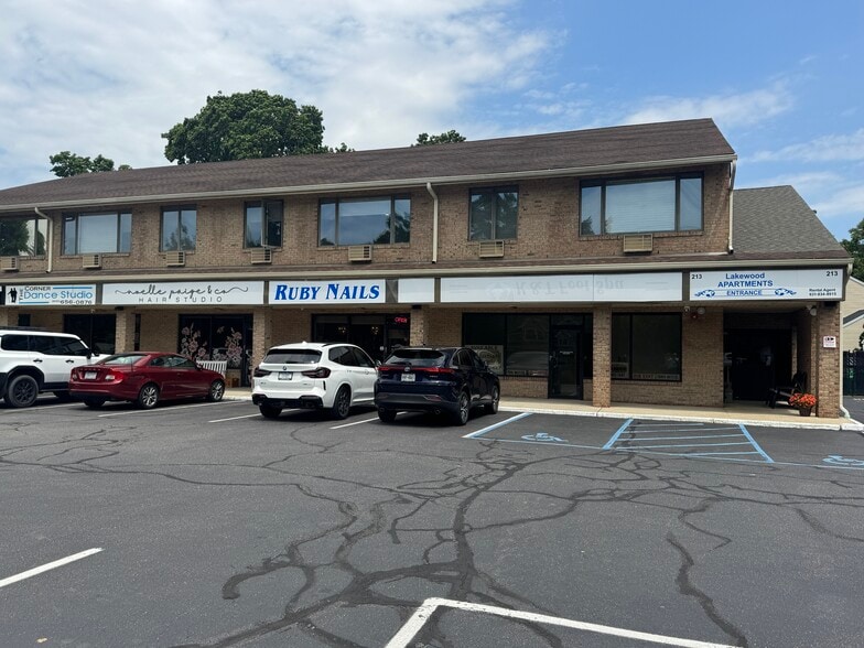 More Photos Of 213 Lake Ave, Saint James Storefront Retail Office For Lease
