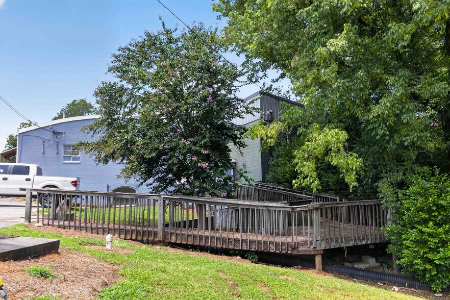 More Photos Of 38 Sycamore St, Jefferson Office For Sale