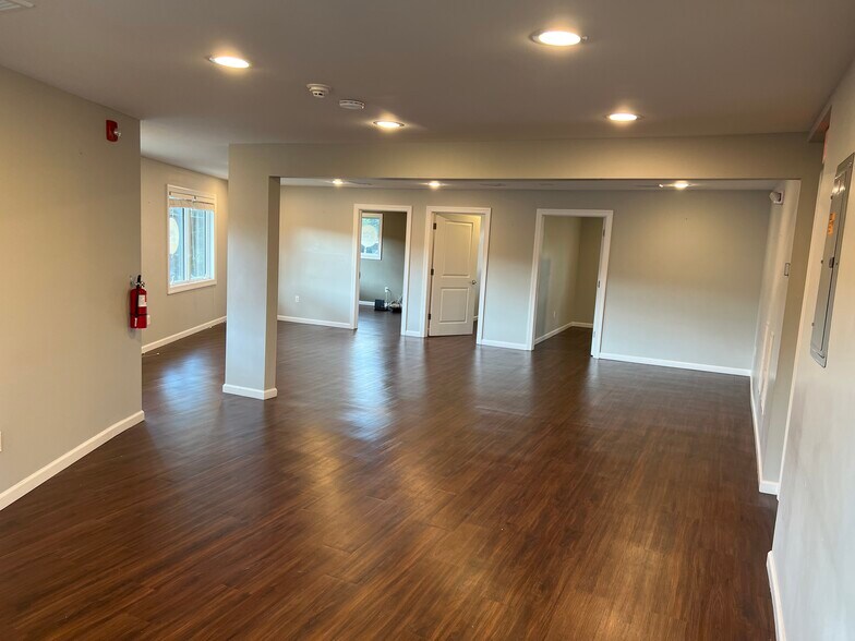 More Photos Of 37 Riveredge Rd, Tenafly Storefront Retail Office For Lease