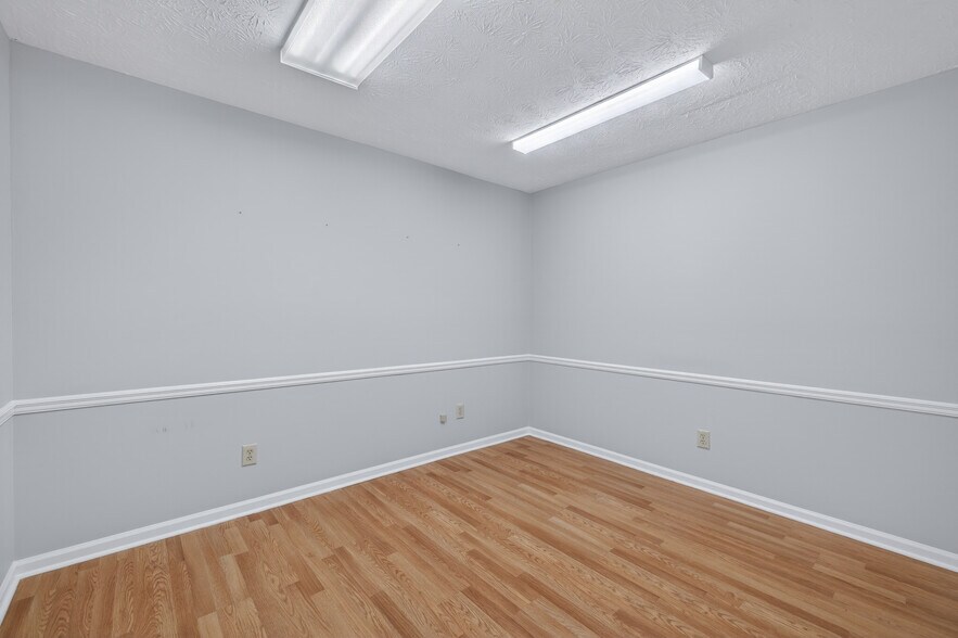 More Photos Of 4109 Robinson St, Covington Freestanding For Sale