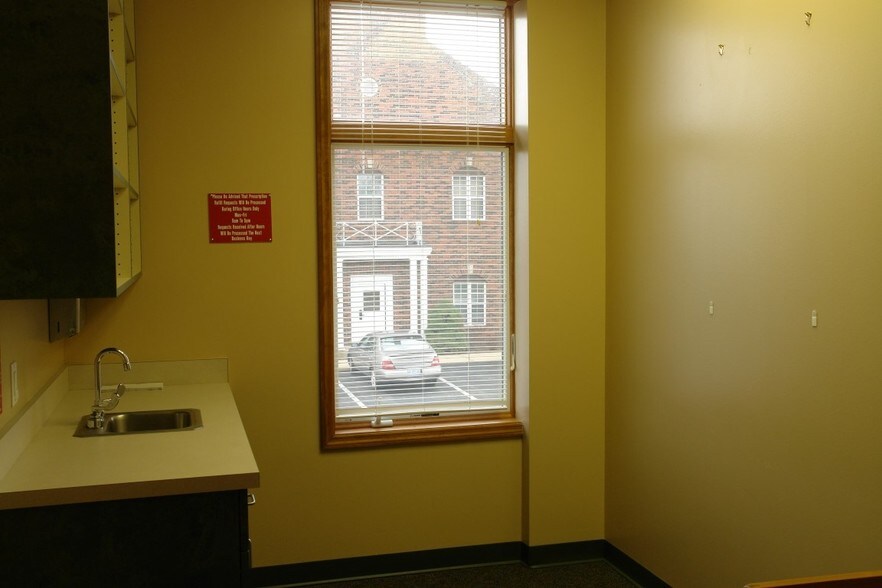 More Photos Of 103 Church St, O'Fallon Medical For Lease