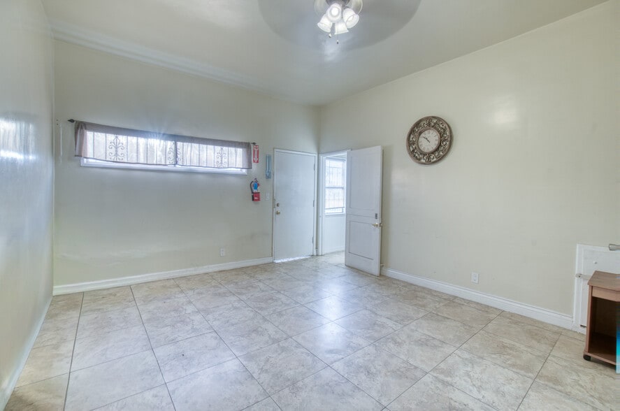 More Photos Of 11123 S Western Ave, Los Angeles Office For Sale