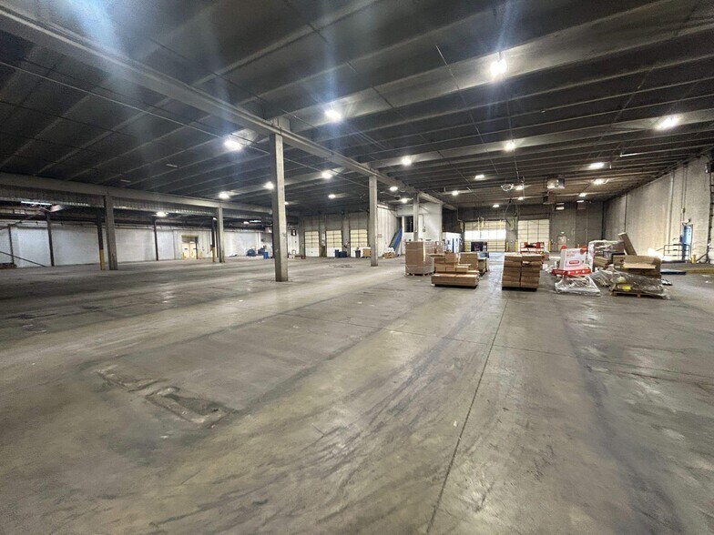 More Photos Of 3605-3625 N Stone Ave, Colorado Springs Distribution For Lease